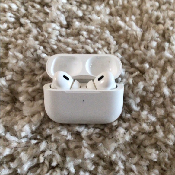 Apple AirPods Pro (2nd Gen) - Picture 5 of 11